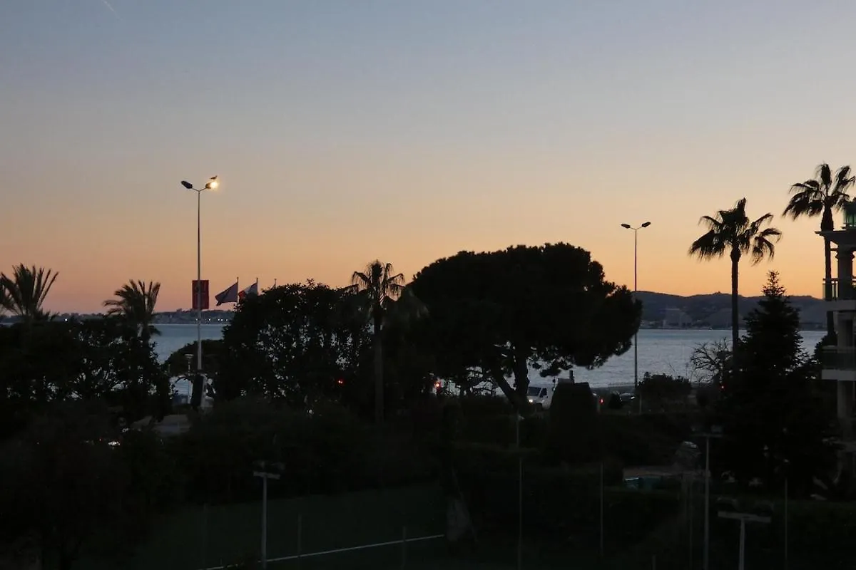 Apartment Cozy Sea View Studio For 2 People Saint-Laurent-du-Var France