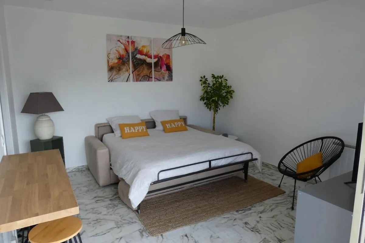 Apartment Cozy Sea View Studio For 2 People Saint-Laurent-du-Var France