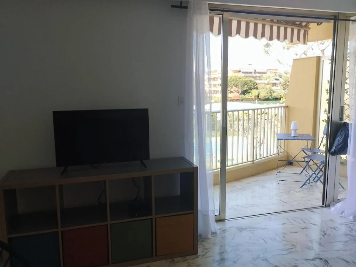 Cozy Sea View Studio For 2 People Saint-Laurent-du-Var France