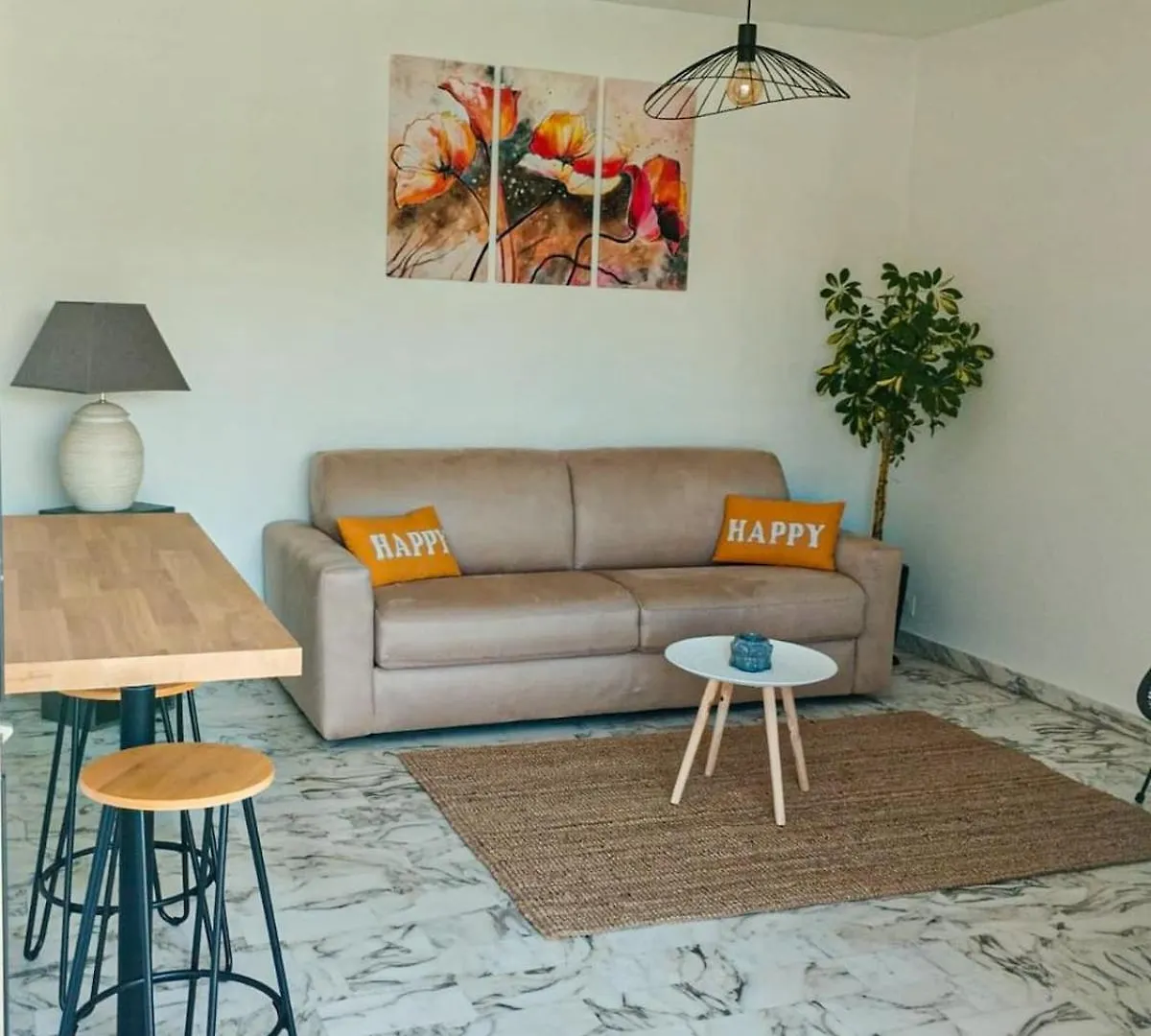 Cozy Sea View Studio For 2 People Saint-Laurent-du-Var France
