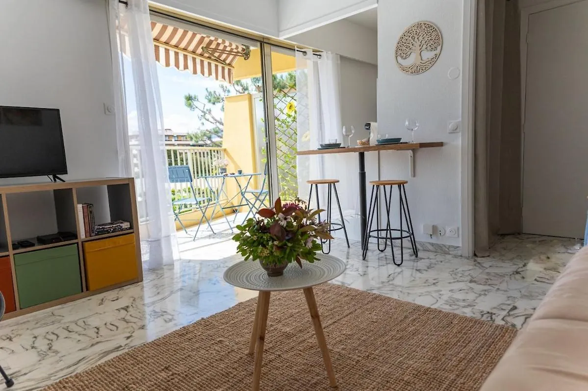 Cozy Sea View Studio For 2 People Saint-Laurent-du-Var France