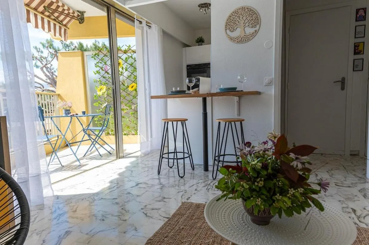 Cozy Sea View Studio For 2 People location
